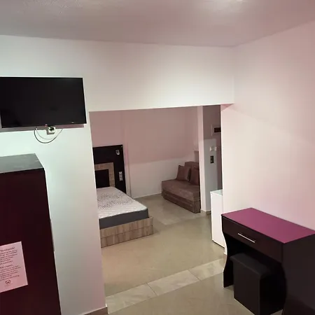 Aparthotel Family 3*